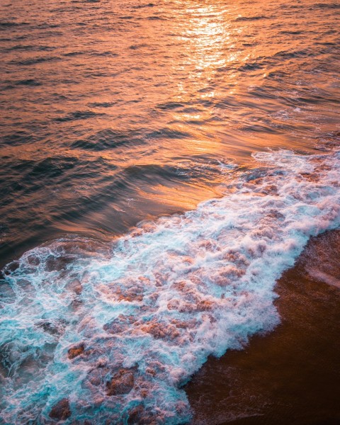 ocean waves crashing on shore during daytime