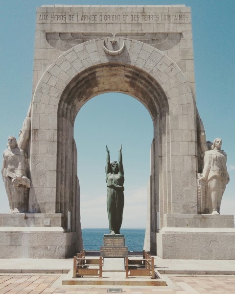 aux heros de larmee oorient et des terres lointaines