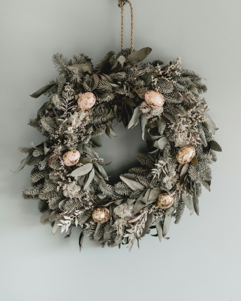 brown and white pine cone wreath Q1rP37