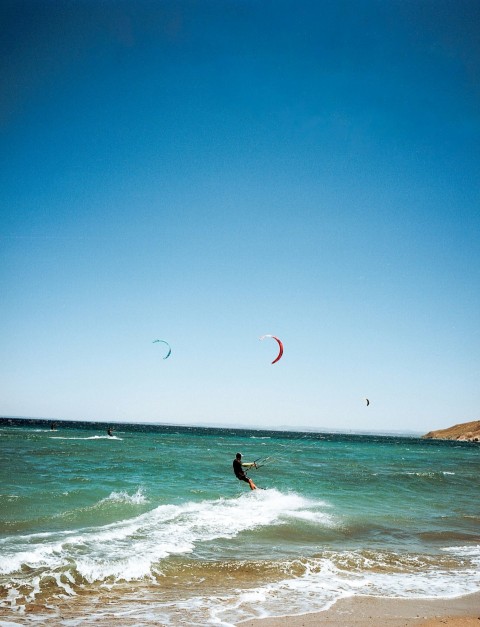 a person para sailing in the ocean on a sunny day E_nie