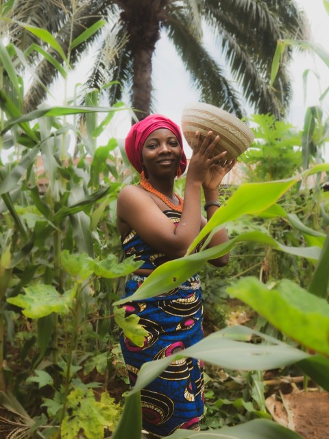 a person in a tropical area Sqmum