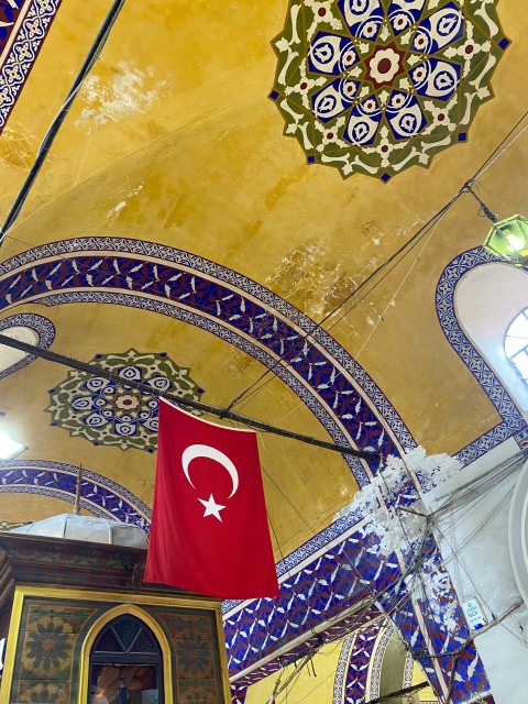 a flag hanging from the ceiling of a building 4fjASvBh