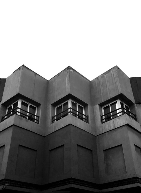 a black and white photo of a building