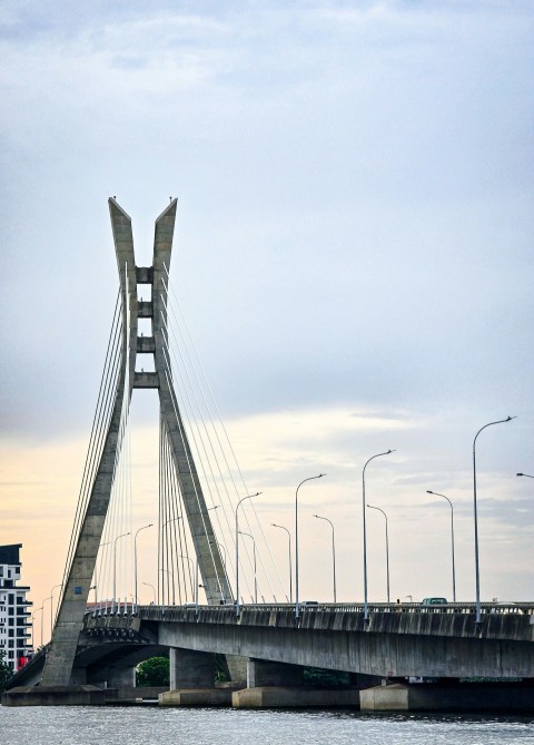 a very tall bridge over a large body of water kF0