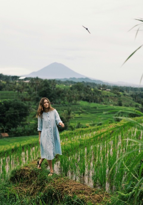 woman in gray long sleeve dress standing on green grass field during daytime _Ij4zo7Fp