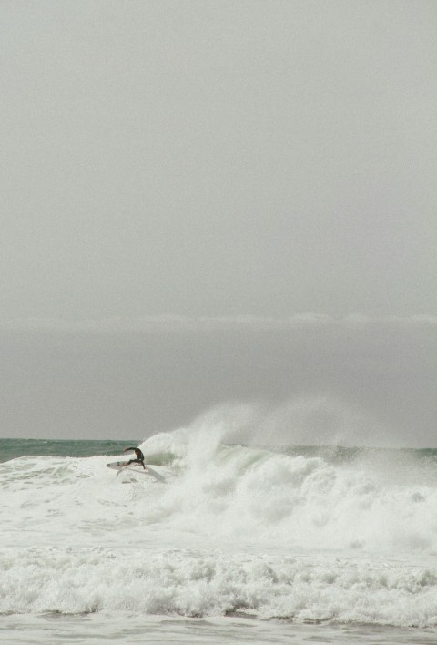 surfing man on huge waves eVa