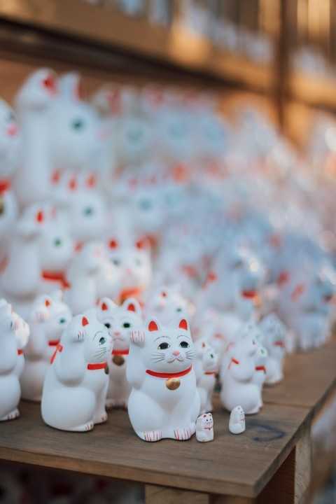 a table topped with lots of small white animals ADy_0bnrf