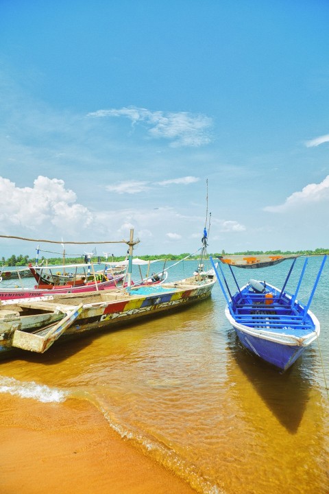 boats on the water UJcQrsnIX