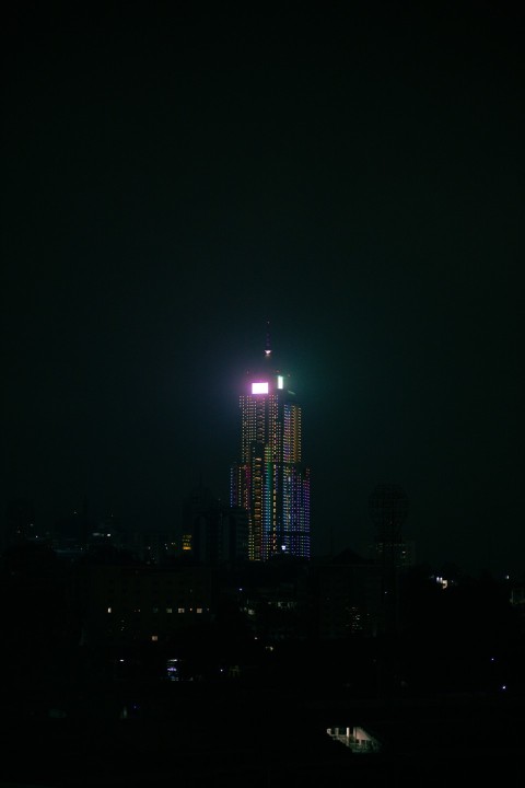 a tall building lit up in the night sky rTl3fhS7