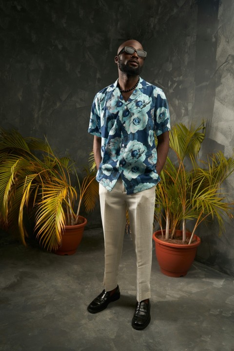 a man wearing sunglasses YqwwNkaD