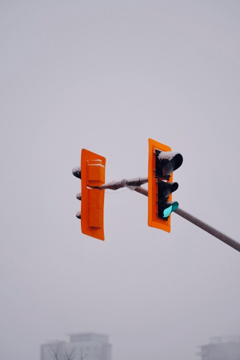 a traffic light hanging from the side of a pole nFJUU0_Et