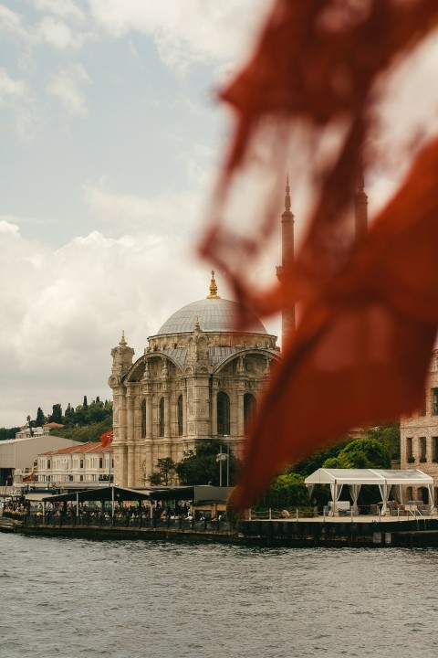 a large body of water with a large building in the background