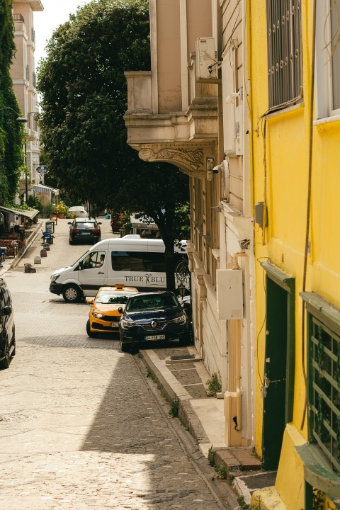 a police van is parked on the side of the street aI0byed5R