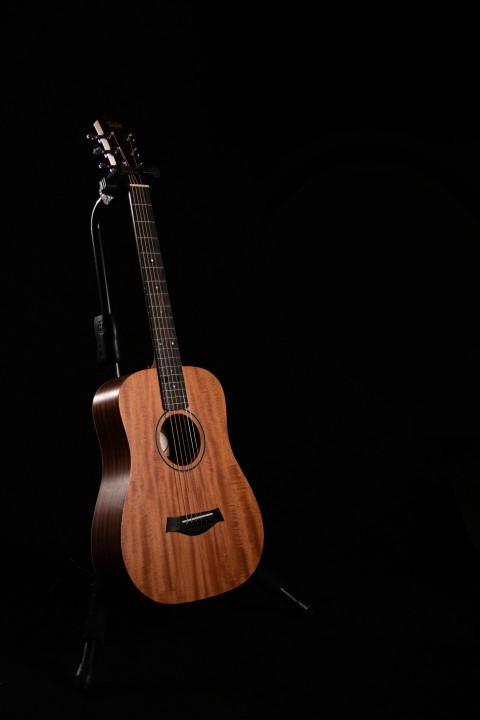 brown acoustic guitar