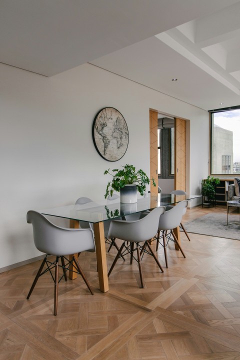 white round table with chairs