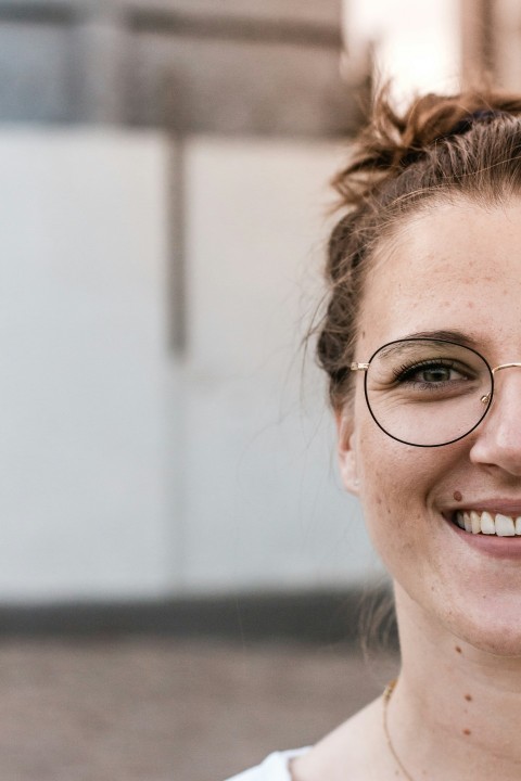 woman wearing eyeglasses