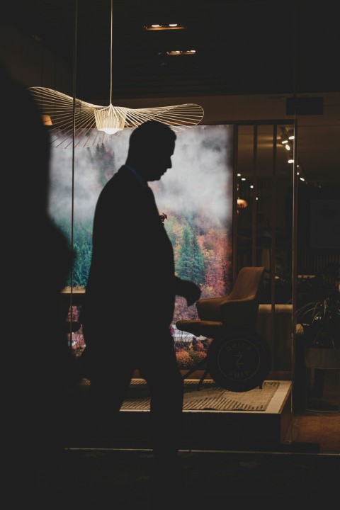 a man standing in front of a large screen UOkl