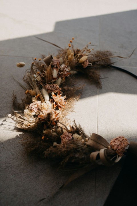 a bunch of dead flowers laying on the ground