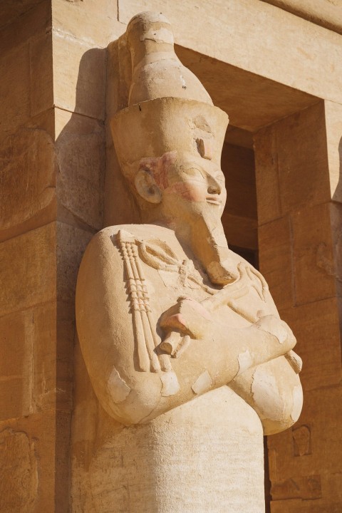 egyptian pharaoh statue