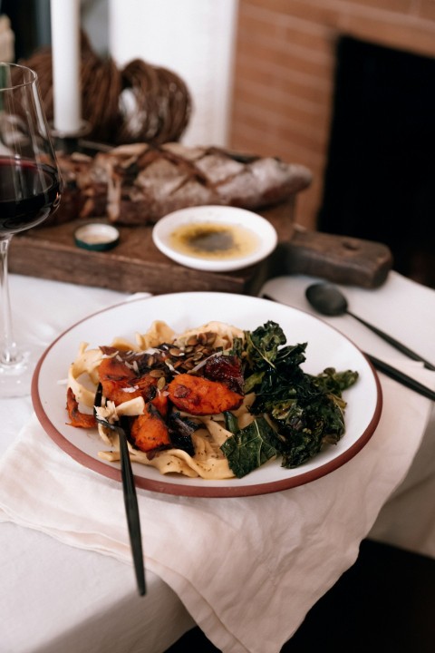 cooked pasta on round white ceramic plate