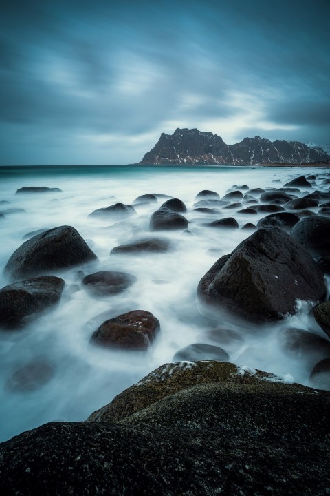 a group of rocks sitting on top of a beach cxtr3W