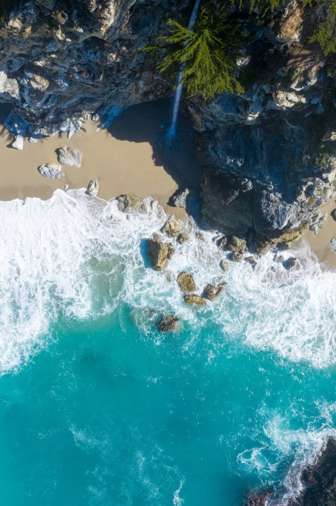 water waves hitting rocks during daytime