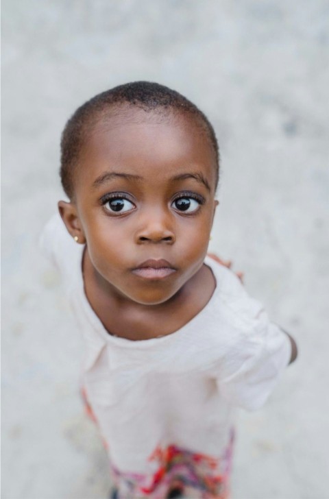 a little girl with a serious look on her face JWCChhOC