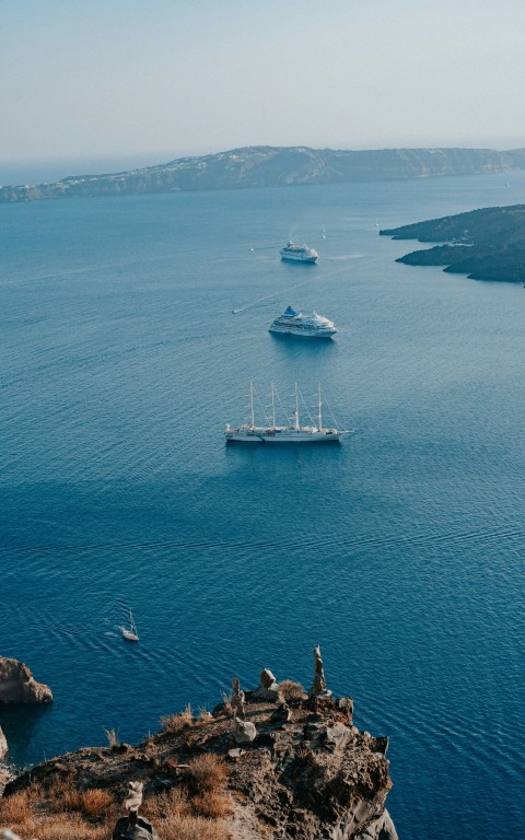 boats on sea during daytime