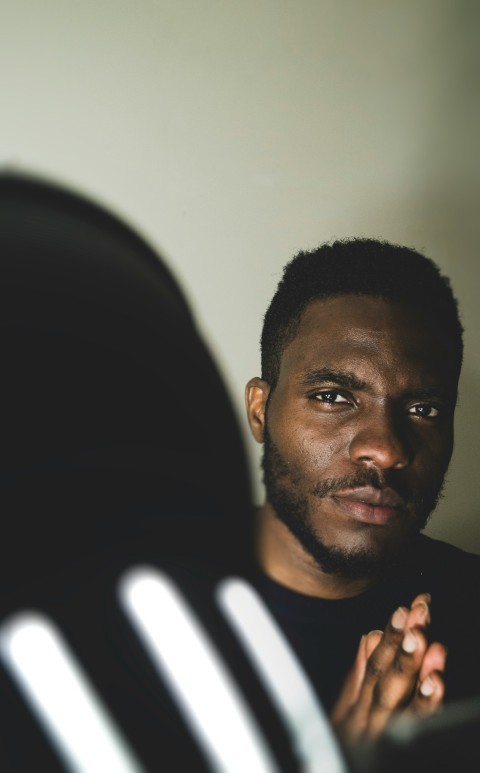 man wearing black shirt