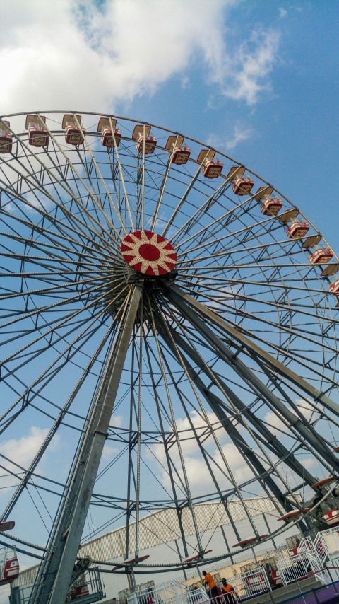 gray ferris wheel