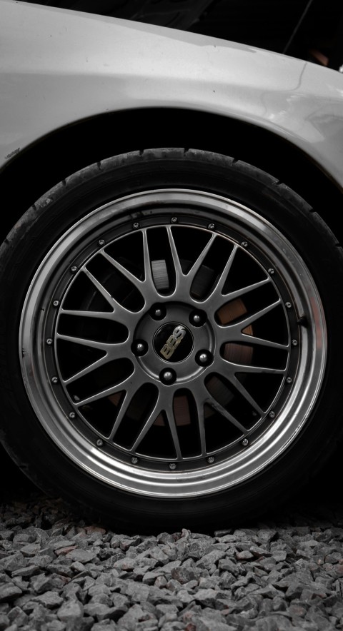 a close up of a tire on a car 8XtE