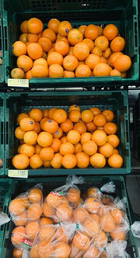 three baskets of oranges R_3T