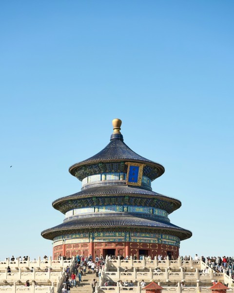 a tall building with a blue sky in the background p2CAJ8Rd