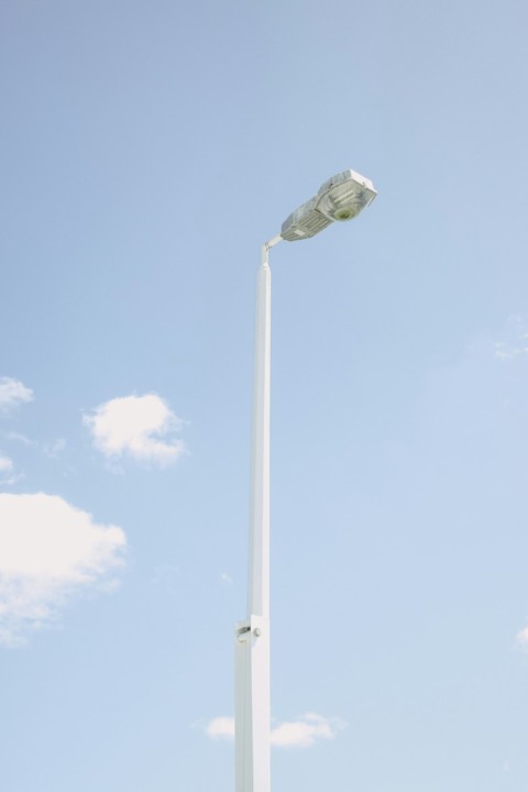 white and gray street light under blue sky during daytime LnfGeFGs