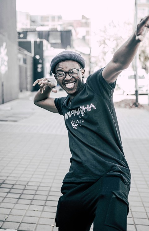 man in black crew neck t shirt and black pants wearing black knit cap